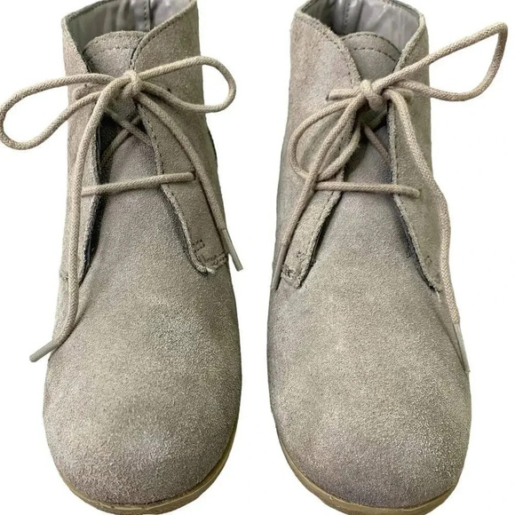 White Mountain Suede Leather Wedge Heel Ankle Boots Lace Up Size 9M Light Gray - Picture 3 of 12